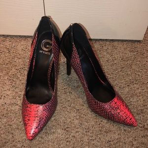 Guess women’s pump